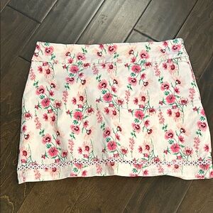 crown & ivy White Floral Skort with Pink Flowers